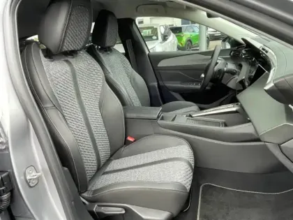 Photo 24 Peugeot 308  SW Hybrid 145 e-DCS6
