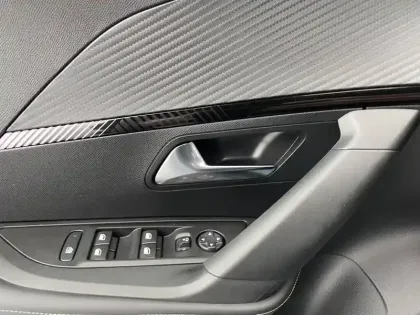 Photo 30 Peugeot 2008  Hybrid 136 e-DCS6