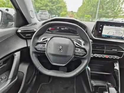 Photo 8 Peugeot 2008  PureTech 130 S&S EAT8