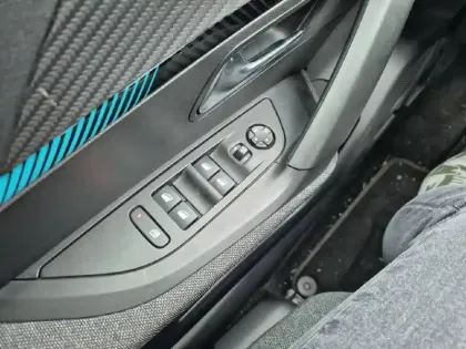 Photo 24 Peugeot 2008  PureTech 130 S&S EAT8