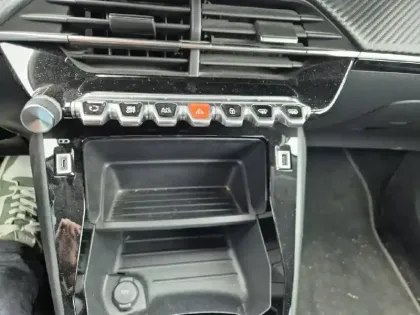 Photo 26 Peugeot 2008  PureTech 130 S&S EAT8