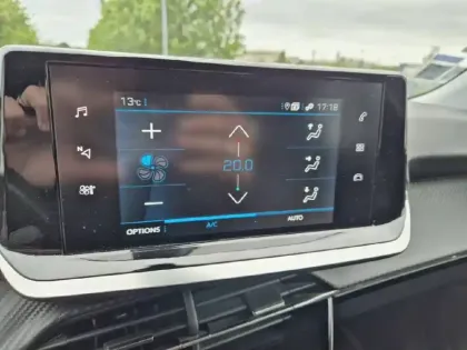 Photo 18 Peugeot 2008  PureTech 130 S&S EAT8