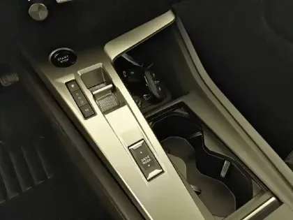 Photo 13 Peugeot 308  SW Hybrid 145 e-DCS6