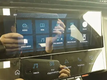 Photo 18 Peugeot 308  SW Hybrid 145 e-DCS6