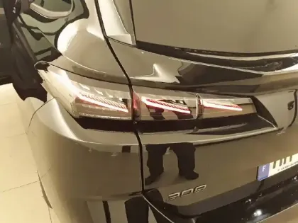 Photo 16 Peugeot 308  SW Hybrid 145 e-DCS6
