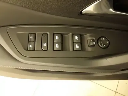 Photo 19 Peugeot 308  SW Hybrid 145 e-DCS6