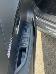 Photo 32 Peugeot 208  Electrique 54 kWh 156ch