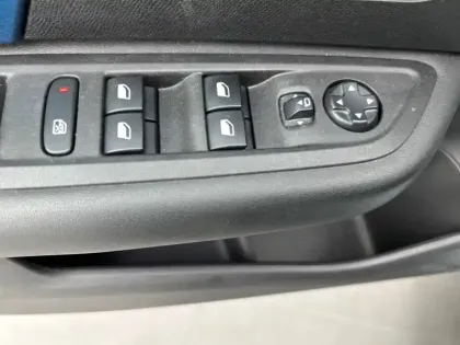 Photo 14 Citroën C4 e- 136 ch Automatique