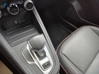 Photo 50 Renault Captur  E-Tech full hybrid 145