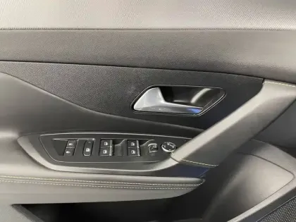 Photo 31 Peugeot 308  BlueHDi 130ch S&S EAT8