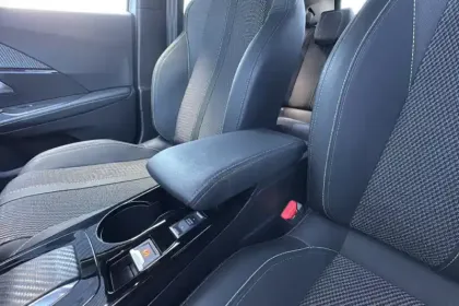 Photo 24 Peugeot 2008 Gén. II Ph2 GT 5