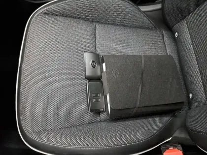 Photo 39 Renault Captur  E-Tech full hybrid 145