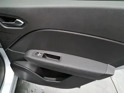 Photo 22 Renault Captur  E-Tech full hybrid 145