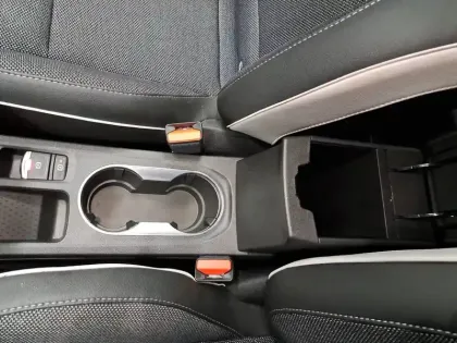 Photo 33 Renault Captur  E-Tech full hybrid 145