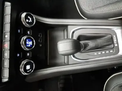 Photo 35 Renault Captur  E-Tech full hybrid 145