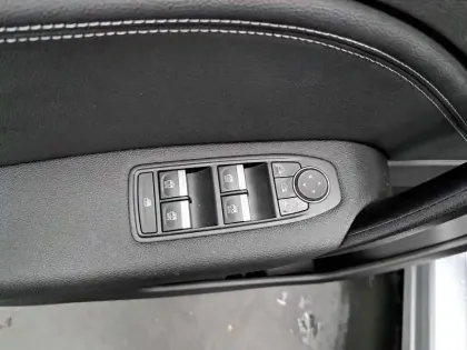 Photo 27 Renault Captur  E-Tech full hybrid 145