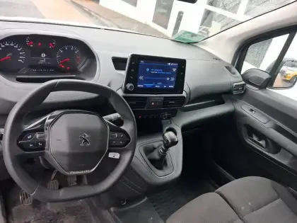 Photo 13 Peugeot Partner  FOURGON STANDARD 650 KG BLUEHDI 100 S&S BVM6