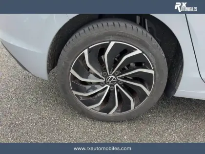 Photo 17 Volkswagen Golf Gén. VIII Ph1 Active 5