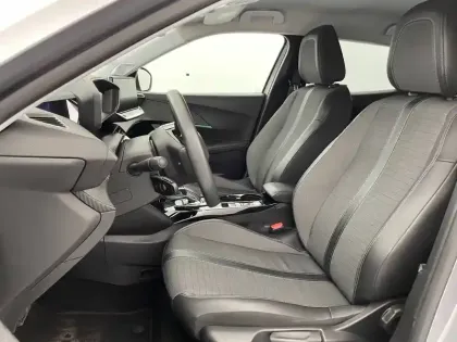 Photo 17 Peugeot 2008  PureTech 130 S&S BVM6