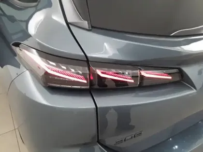 Photo 38 Peugeot 308  SW Hybrid 145 e-DCS6