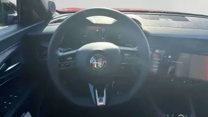 Photo 13 Alfa Romeo Junior  1.2 Ibrida 145 ch e-DCT6