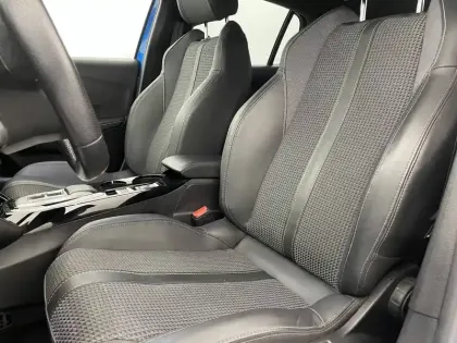 Photo 13 Peugeot 208 Gén. II Ph1 NG GT 5