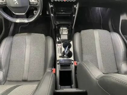 Photo 24 Peugeot 208 Gén. II Ph1 NG GT 5