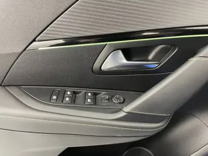 Photo 31 Peugeot 208 Gén. II Ph1 NG GT 5