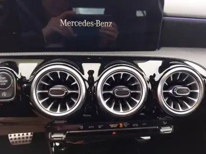 Photo 32 Mercedes Classe A Gén. IV (W177) Ph1 AMG Line 5