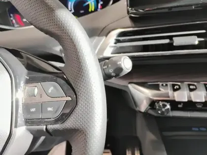 Photo 17 Peugeot 3008  Hybrid 225 e-EAT8 GT