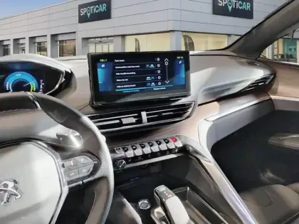 Photo 21 Peugeot 3008  Hybrid 225 e-EAT8 GT