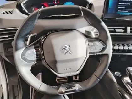 Photo 11 Peugeot 3008  Hybrid 225 e-EAT8 GT