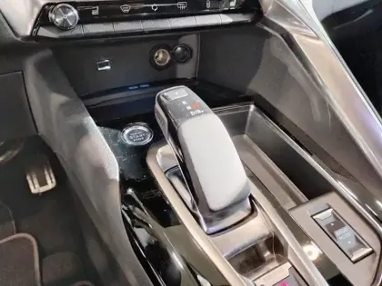 Photo 23 Peugeot 3008  Hybrid 225 e-EAT8 GT