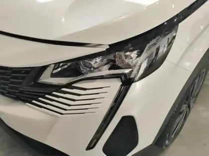 Photo 13 Peugeot 3008  Hybrid 225 e-EAT8 GT