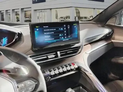 Photo 10 Peugeot 3008  Hybrid 225 e-EAT8 GT