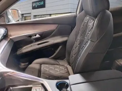 Photo 8 Peugeot 3008  Hybrid 225 e-EAT8 GT