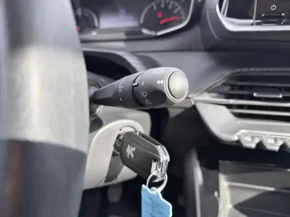 Photo 17 Peugeot 208 Gén. II Ph1 NG Like 5