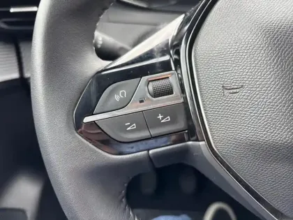 Photo 18 Peugeot 208  PureTech 100 S&S BVM6 Style