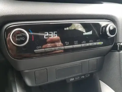 Photo 15 Toyota Yaris Hybride 116h Dynamic