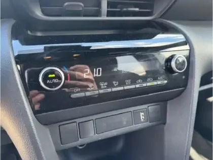 Photo 13 Toyota Yaris Gén. I Ph1 Design 5