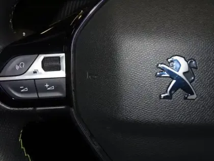 Photo 13 Peugeot 2008 Gén. II Ph1 NG GT 5