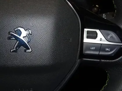 Photo 14 Peugeot 2008 Gén. II Ph1 NG GT 5