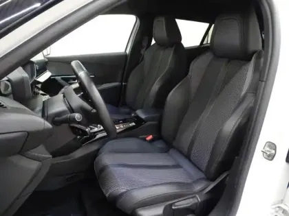 Photo 10 Peugeot 2008 Gén. II Ph1 NG GT 5