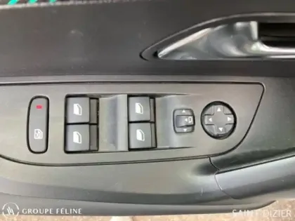 Photo 11 Peugeot 2008  e- 136ch Allure Business