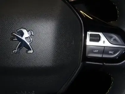 Photo 14 Peugeot 2008 Gén. II Ph1 NG GT 5