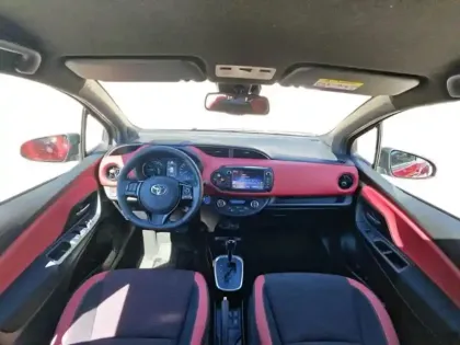 Photo 10 Toyota Yaris Gén. III Ph3 Collection Y20 5