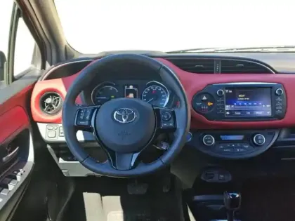 Photo 11 Toyota Yaris Gén. III Ph3 Collection Y20 5