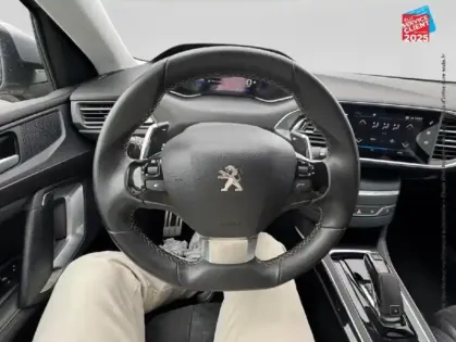 Photo 11 Peugeot 308  1.2 PureTech 130ch S/S Roadtrip EAT8 GPS Camera
