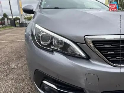 Photo 12 Peugeot 308  1.2 PureTech 130ch S/S Roadtrip EAT8 GPS Camera