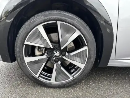 Photo 8 Peugeot 208  e- 136ch GT Pack